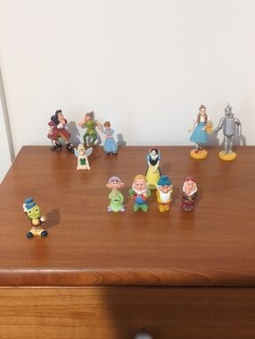 Vintage Disney Classic Characters Collectible Figure Set - Multicolor